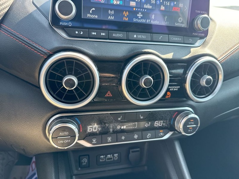 Nissan Sentra Vehicle Full-screen Gallery Image 40
