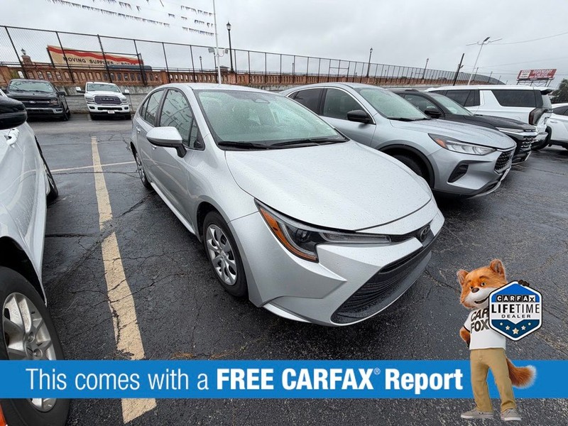 Toyota Corolla Vehicle Full-screen Gallery Image 3