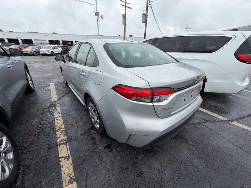 Toyota Corolla Vehicle Full-screen Gallery Image 4