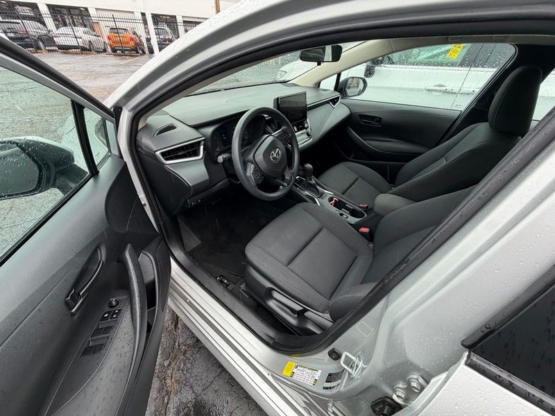 Toyota Corolla Vehicle Full-screen Gallery Image 7