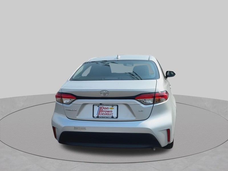 Toyota Corolla Vehicle Full-screen Gallery Image 13