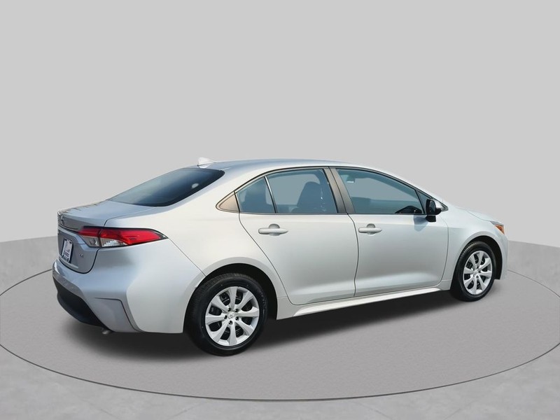 Toyota Corolla Vehicle Full-screen Gallery Image 14