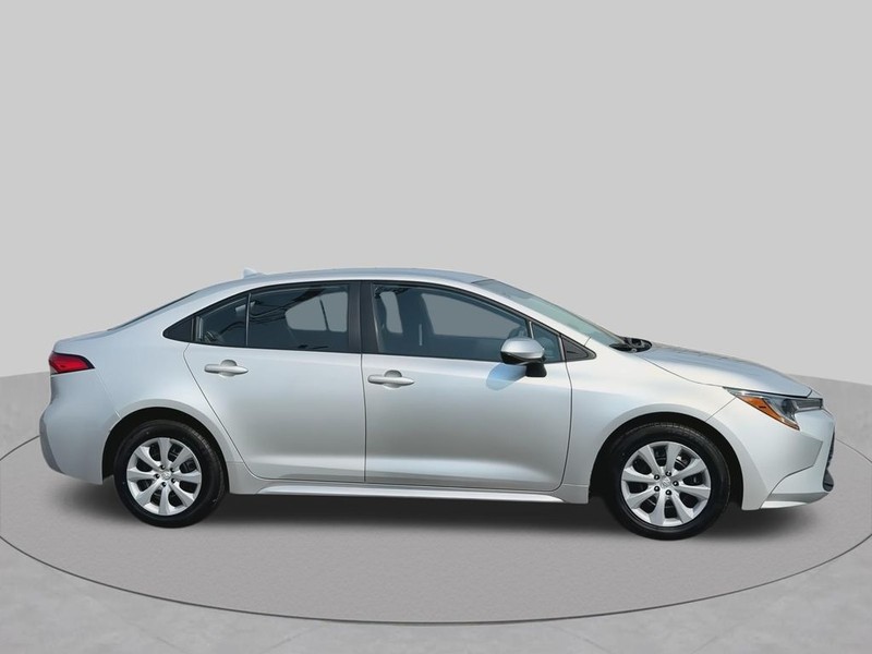 Toyota Corolla Vehicle Full-screen Gallery Image 17