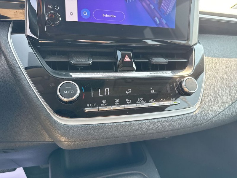 Toyota Corolla Vehicle Full-screen Gallery Image 24