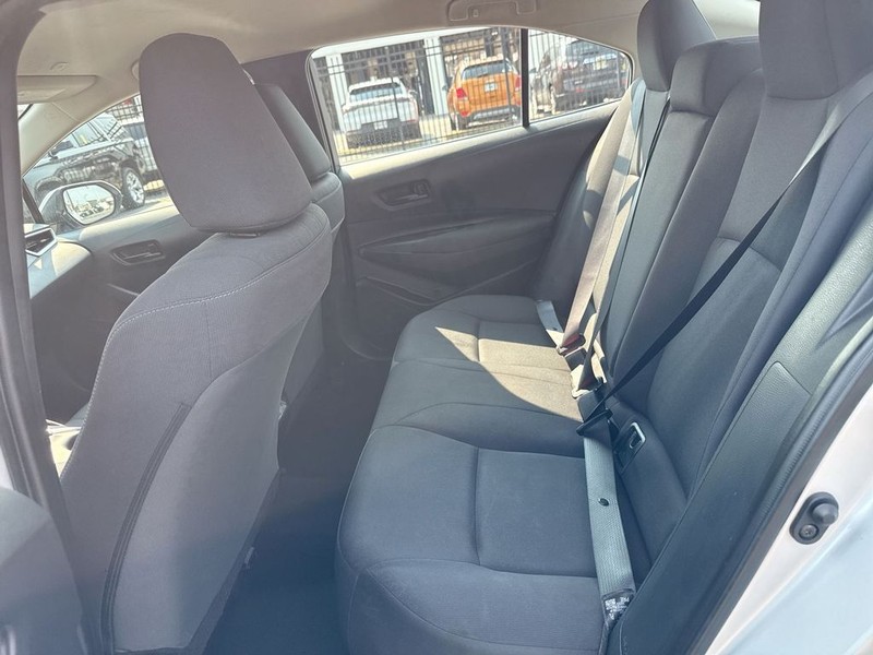 Toyota Corolla Vehicle Full-screen Gallery Image 29