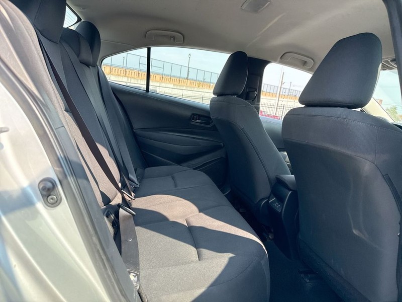Toyota Corolla Vehicle Full-screen Gallery Image 31