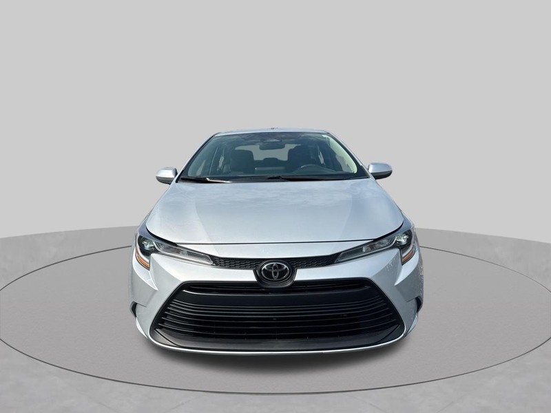 Toyota Corolla Vehicle Full-screen Gallery Image 34