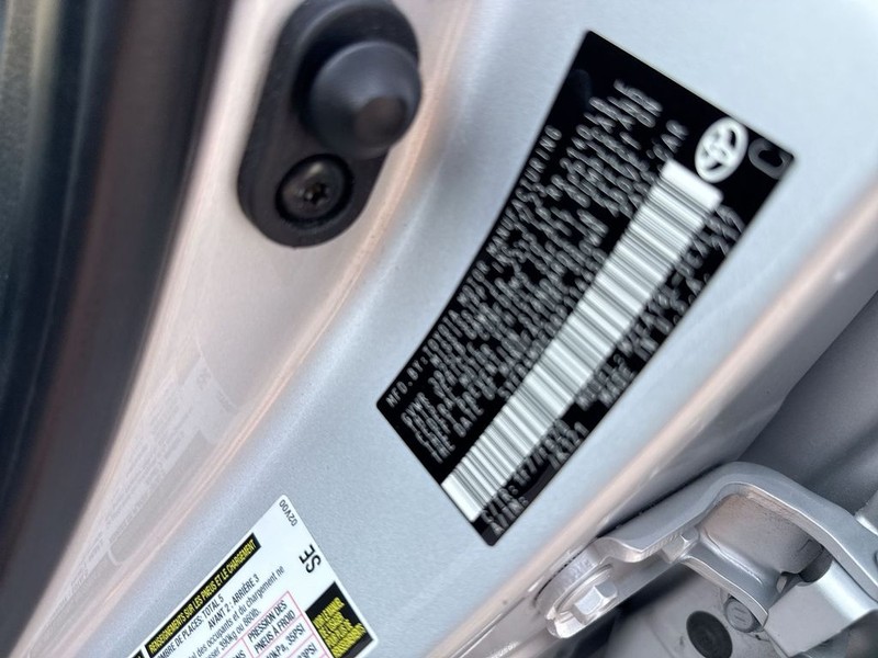 Toyota Corolla Vehicle Full-screen Gallery Image 36