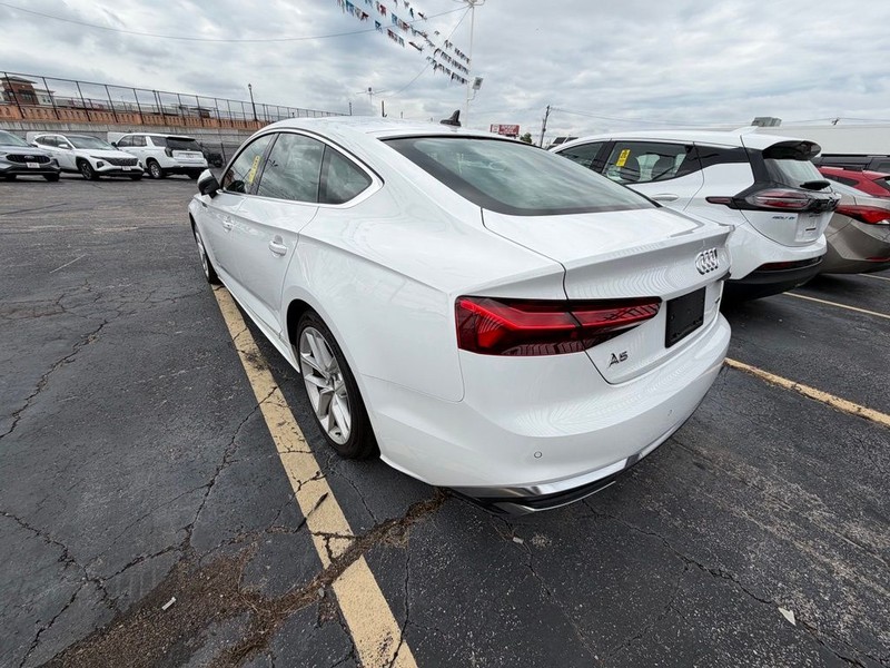 Audi A5 Sportback Vehicle Full-screen Gallery Image 4