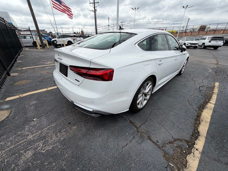 Audi A5 Sportback Vehicle Full-screen Gallery Image 6