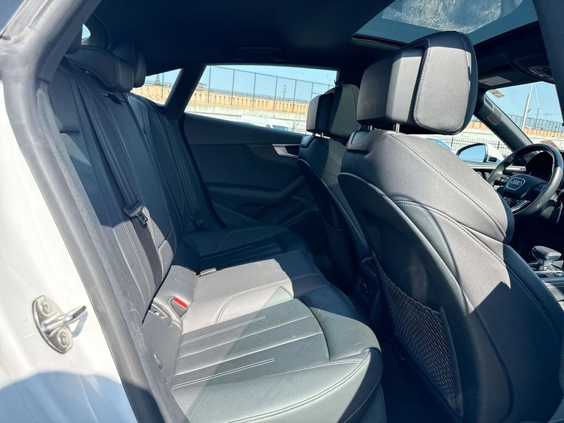 Audi A5 Sportback Vehicle Full-screen Gallery Image 32