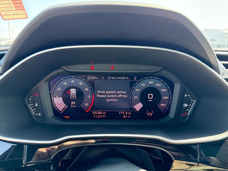Audi Q3 Vehicle Full-screen Gallery Image 14