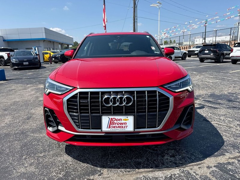 Audi Q3 Vehicle Full-screen Gallery Image 29