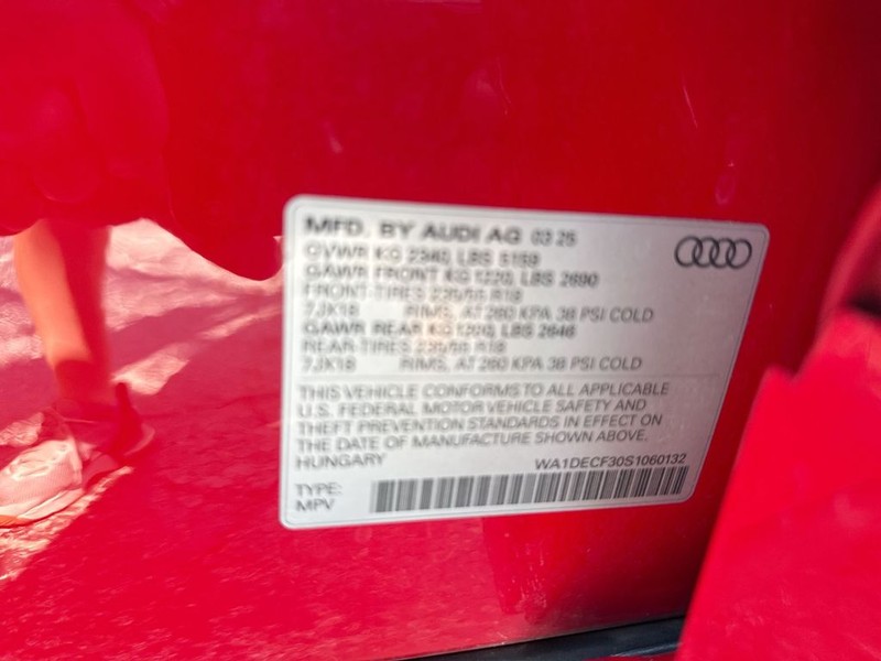 Audi Q3 Vehicle Full-screen Gallery Image 31
