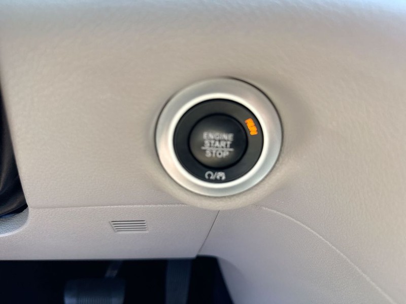 Chrysler Pacifica Vehicle Full-screen Gallery Image 26