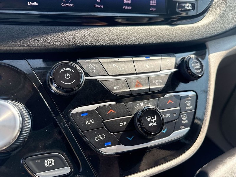 Chrysler Pacifica Vehicle Full-screen Gallery Image 27