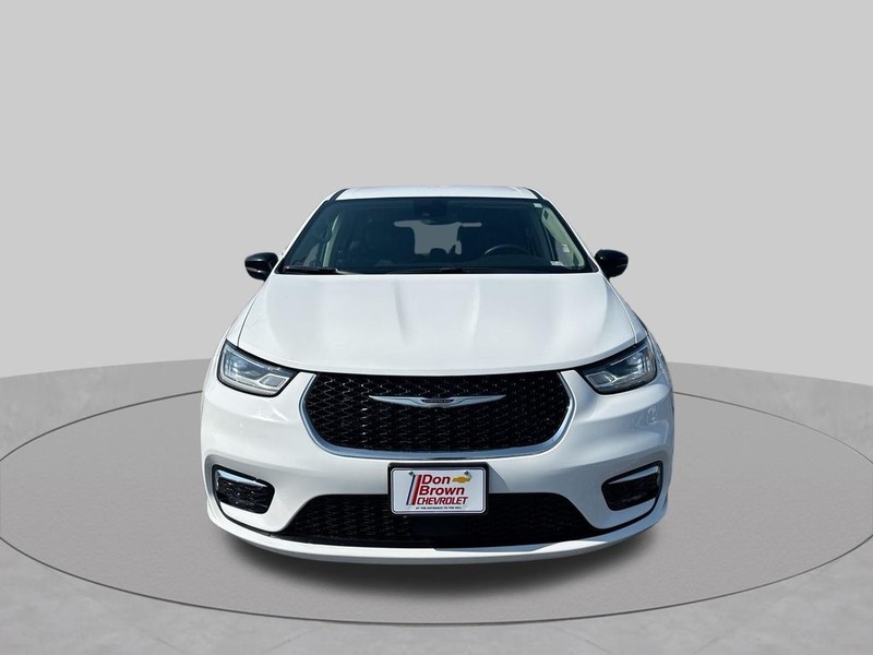 Chrysler Pacifica Vehicle Full-screen Gallery Image 37