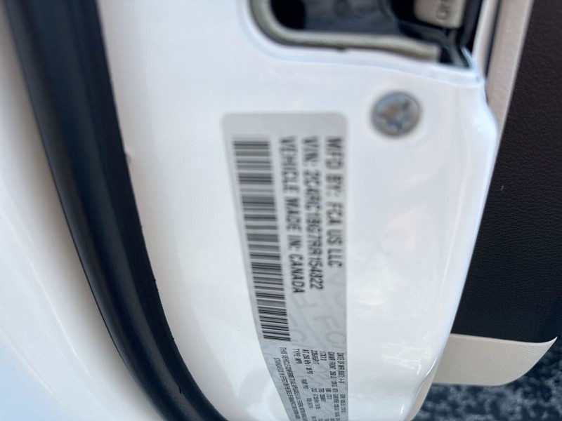 Chrysler Pacifica Vehicle Full-screen Gallery Image 39