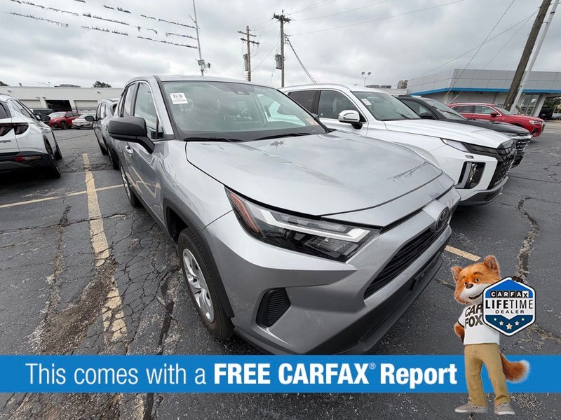 Toyota RAV4 Vehicle Full-screen Gallery Image 3