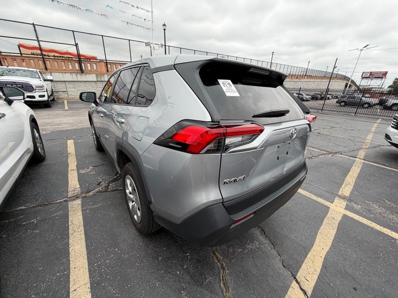 Toyota RAV4 Vehicle Full-screen Gallery Image 4