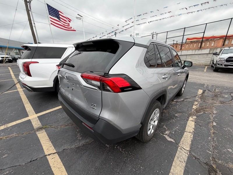 Toyota RAV4 Vehicle Full-screen Gallery Image 6