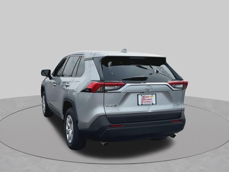 Toyota RAV4 Vehicle Full-screen Gallery Image 13