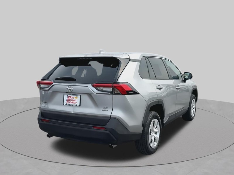Toyota RAV4 Vehicle Full-screen Gallery Image 14