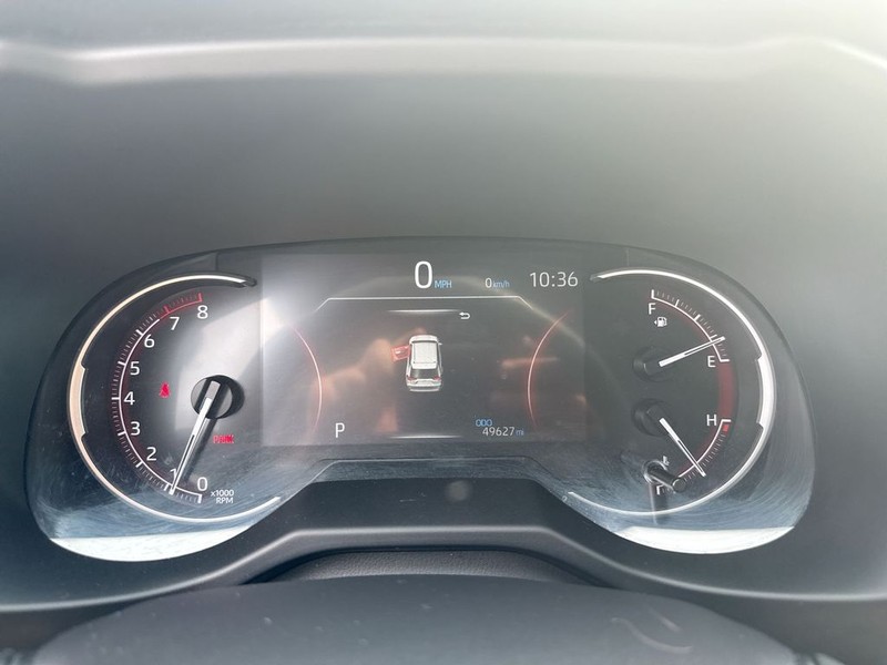 Toyota RAV4 Vehicle Full-screen Gallery Image 19
