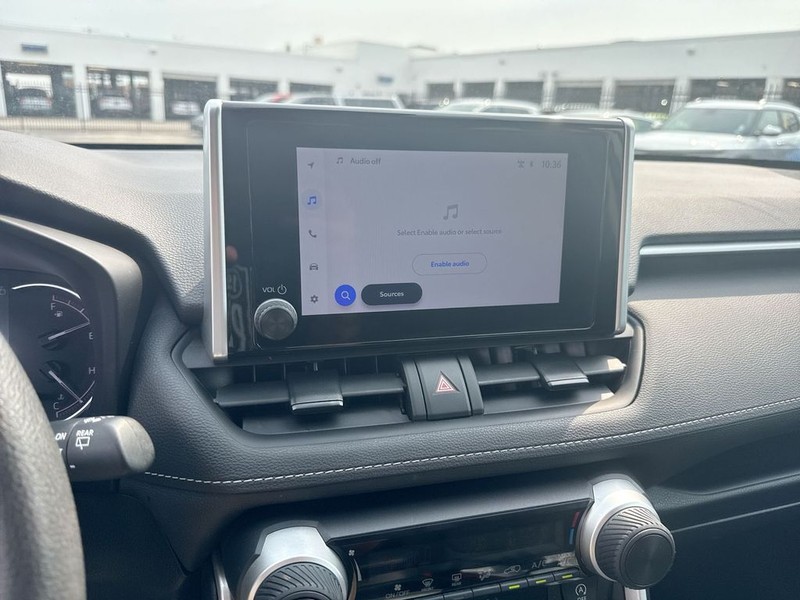 Toyota RAV4 Vehicle Full-screen Gallery Image 21