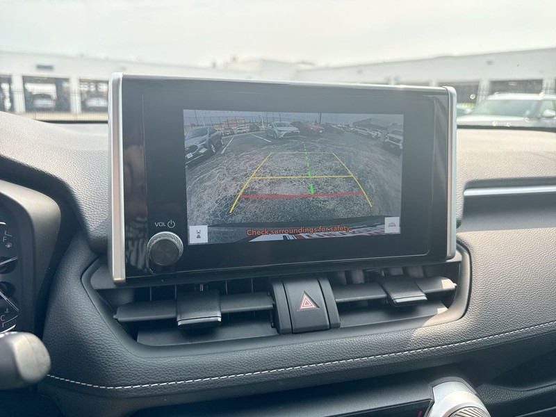 Toyota RAV4 Vehicle Full-screen Gallery Image 22