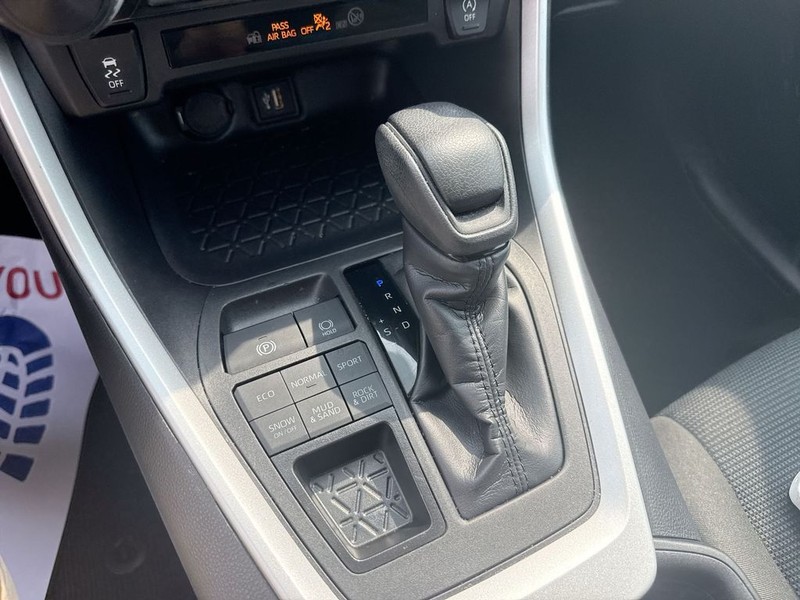 Toyota RAV4 Vehicle Full-screen Gallery Image 23