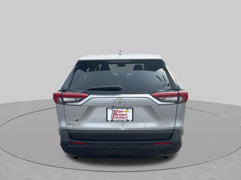 Toyota RAV4 Vehicle Full-screen Gallery Image 30