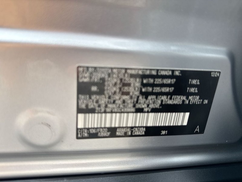 Toyota RAV4 Vehicle Full-screen Gallery Image 36