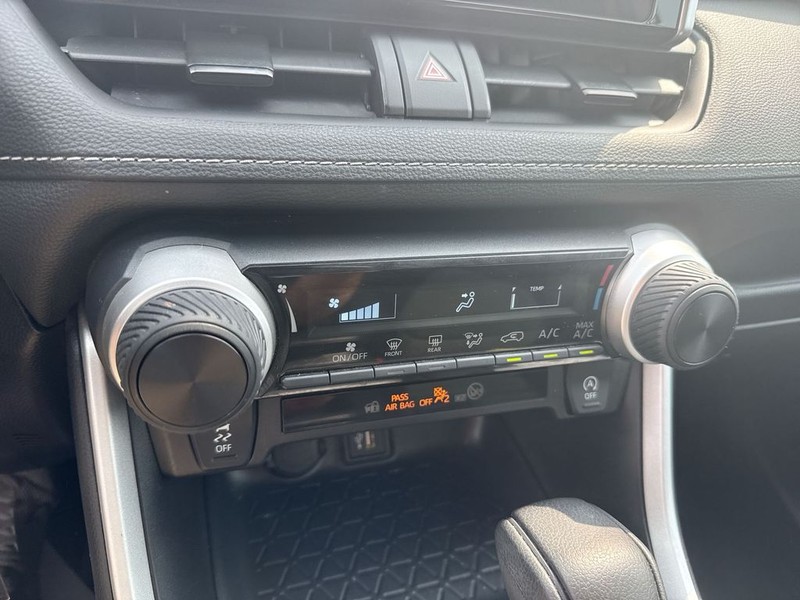 Toyota RAV4 Vehicle Full-screen Gallery Image 37