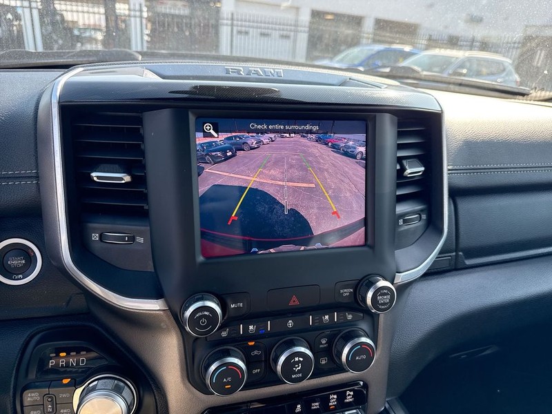 Ram 1500 Vehicle Full-screen Gallery Image 21
