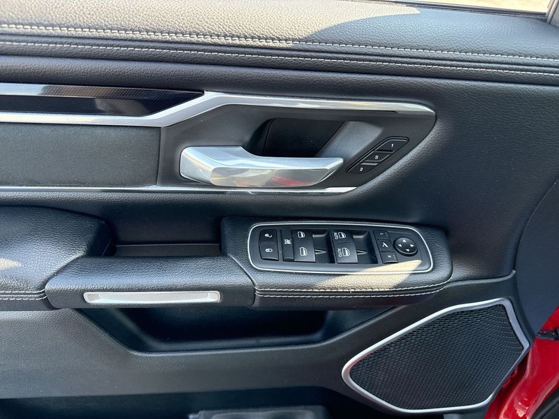 Ram 1500 Vehicle Full-screen Gallery Image 28