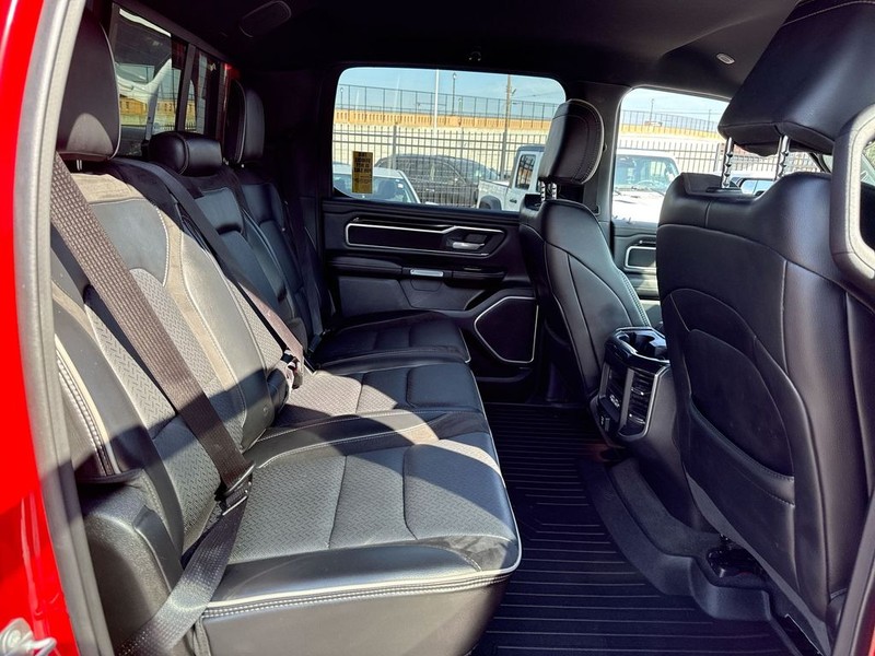 Ram 1500 Vehicle Full-screen Gallery Image 32