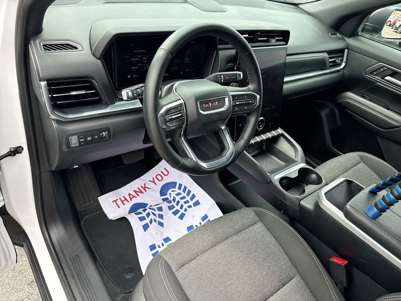 GMC Terrain Vehicle Full-screen Gallery Image 17