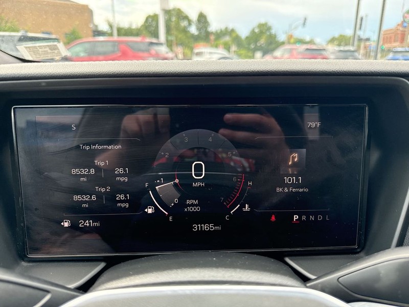 GMC Terrain Vehicle Full-screen Gallery Image 18