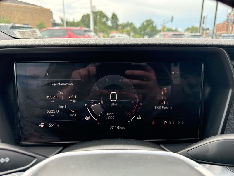 GMC Terrain Vehicle Full-screen Gallery Image 19