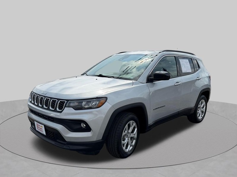 Jeep Compass Vehicle Full-screen Gallery Image 3