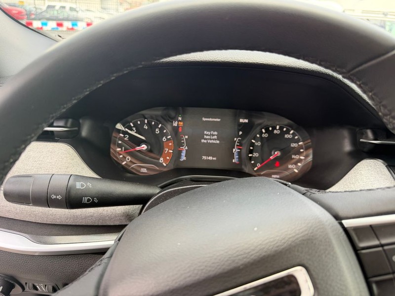 Jeep Compass Vehicle Full-screen Gallery Image 17