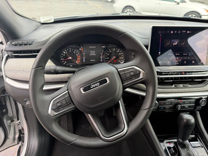 Jeep Compass Vehicle Full-screen Gallery Image 18