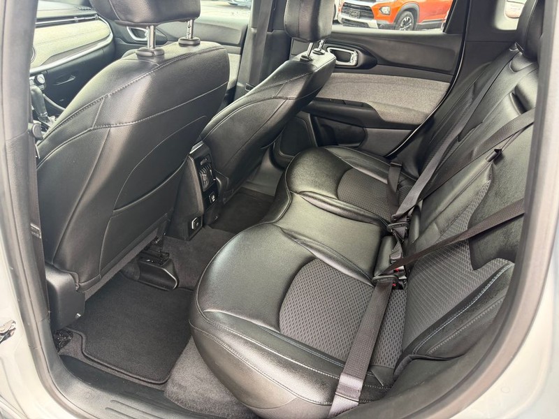Jeep Compass Vehicle Full-screen Gallery Image 25