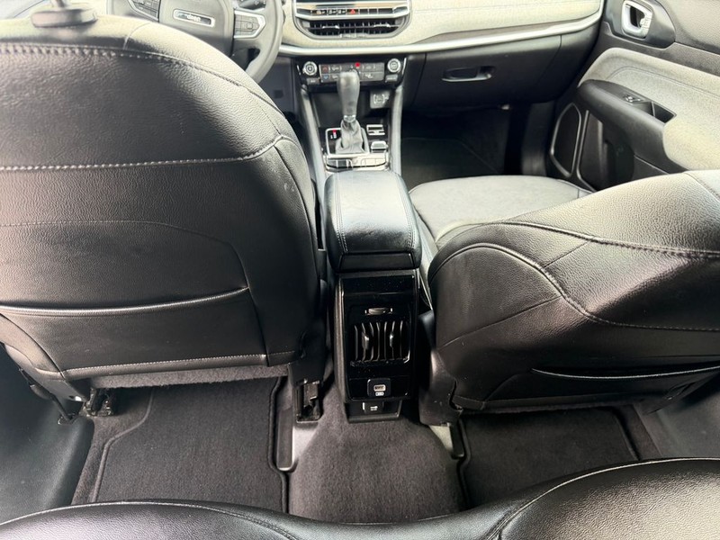 Jeep Compass Vehicle Full-screen Gallery Image 26