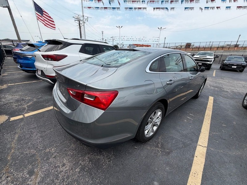 Chevrolet Malibu Vehicle Full-screen Gallery Image 04