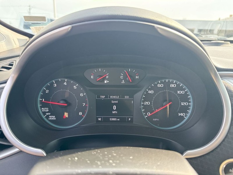 Chevrolet Malibu Vehicle Full-screen Gallery Image 14