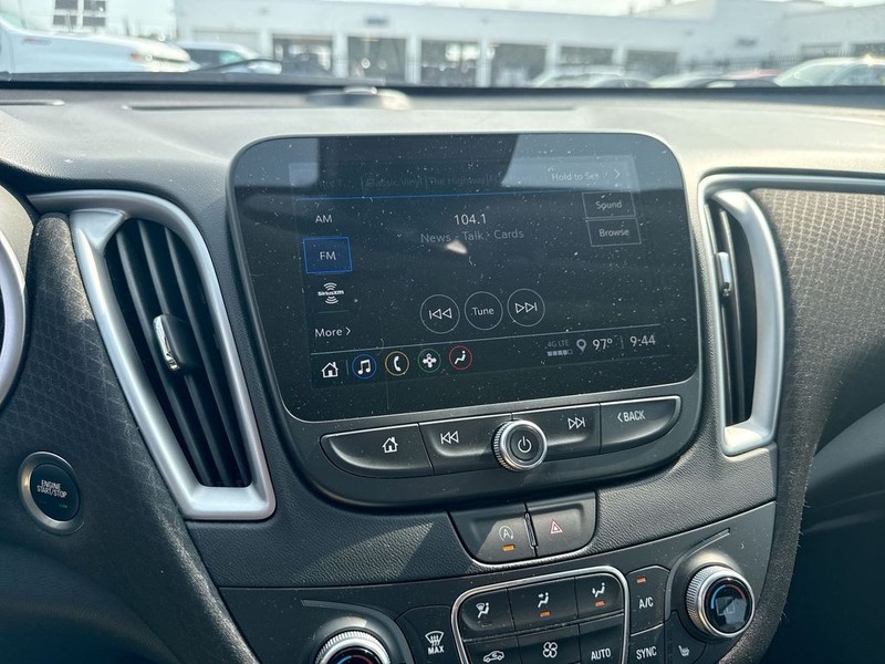Chevrolet Malibu Vehicle Full-screen Gallery Image 15
