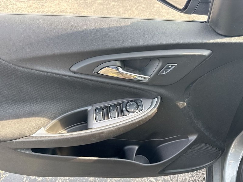 Chevrolet Malibu Vehicle Full-screen Gallery Image 23