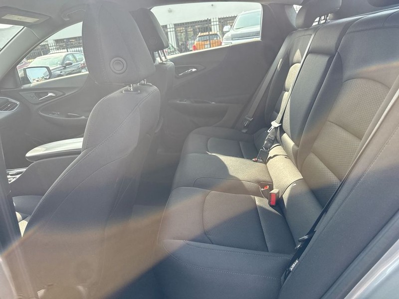 Chevrolet Malibu Vehicle Full-screen Gallery Image 25